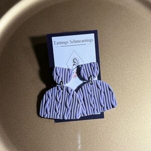 Woman’s polymer & resin earrings